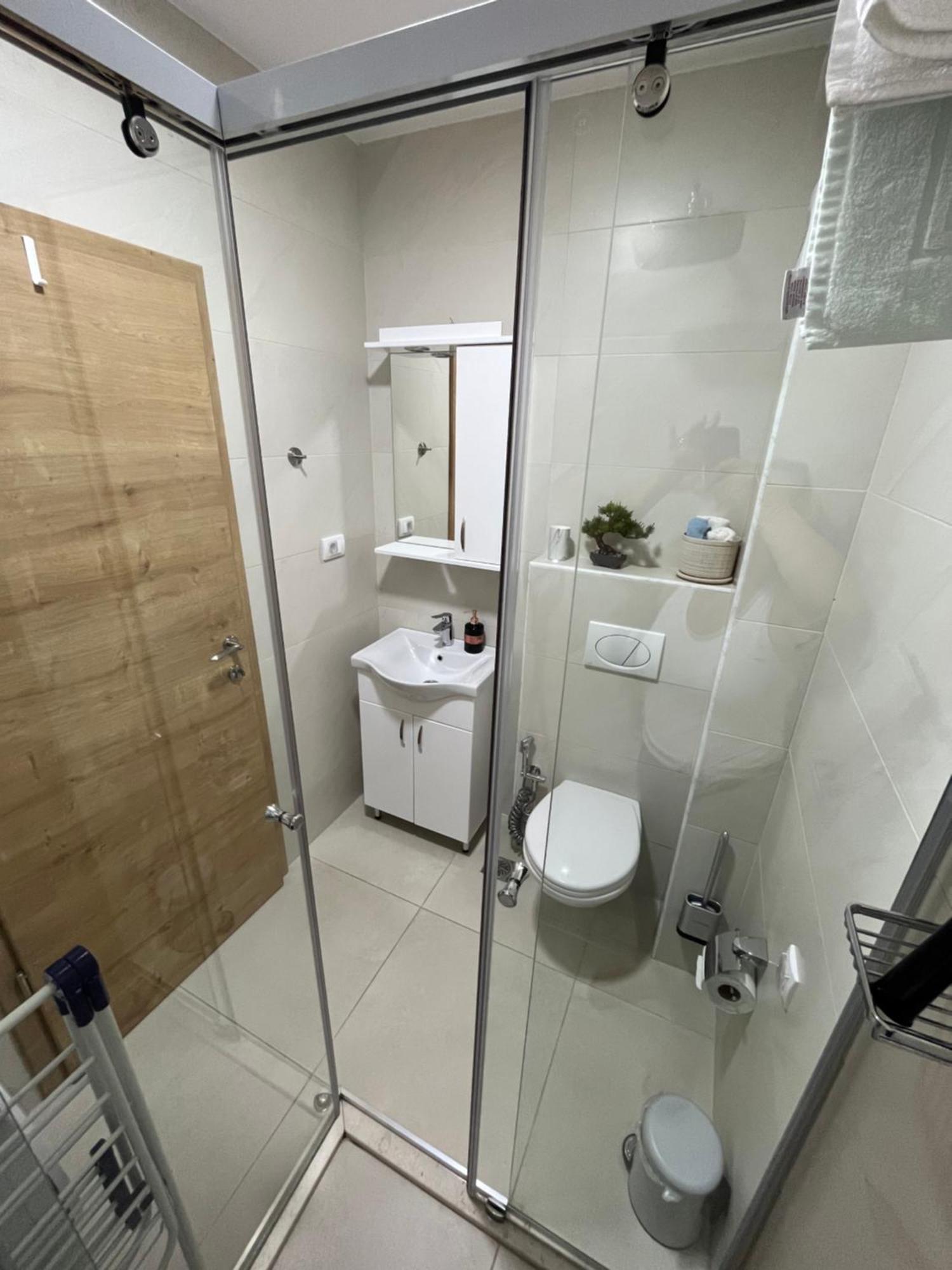 Art'S Apartment Mit Pool Ulcinj Pinjes Екстериор снимка